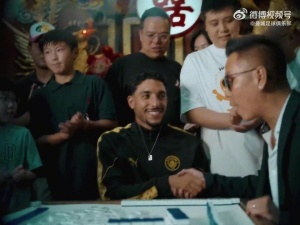 下一个赌神?曼城中文社媒:马尔穆什在中国香港体验麻将