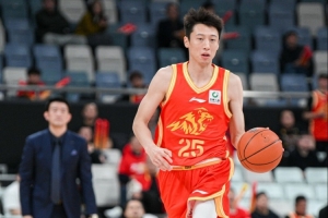媒体人:赵岩昊的合同到期了 他与广厦和其他球队在商讨中