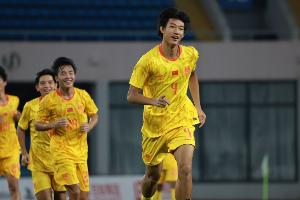 官方:赵松源当选明日之星最佳球员,U17国足包揽最佳教练+门将