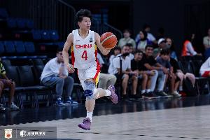 媒体人:何文炜表现不错 有理由对他伤愈之后大学生涯有更多期待