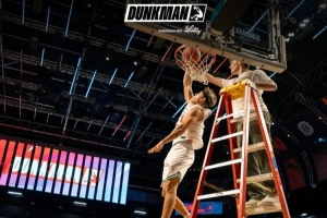 这里才是你的主战场!麦克朗在Dunkman飞跃汽车背扣&720°扣篮