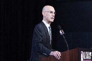 排面!萧华曾催促詹姆斯做决定 76人现被安排揭幕战+圣诞大战