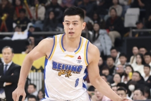 媒体人:方硕留在北京打球更有意义 但他觉得自己还有油 做了选择