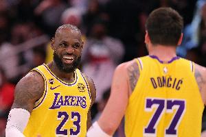 名嘴:詹姆斯前八年从未被五位不同的人和NBA放弃 东契奇则相反