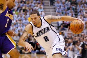 德隆·威廉姆斯:NBA速度变快了 若年轻十岁能场均送十几次助攻