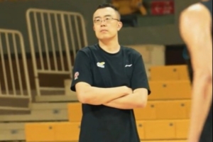 韩德君从球员转变为副总经理!角色改变 守护辽篮的心从未改变!