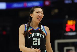 火力全开!韩旭半场替补5中3砍全队最高10分3板 三分4中2