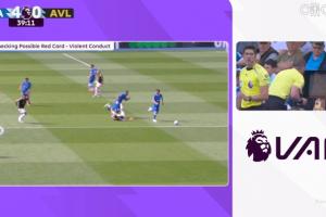 若昂·戈麦斯鞋底蹬踹对手吃直红!维拉40分钟0-4落后+少打一人!