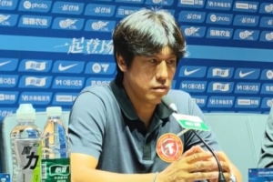 徐正源:很抱歉没能为球迷带来一场胜利 比分落后球员没放弃