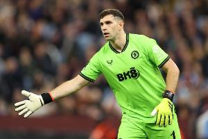 BBC:罗伯特·桑切斯表现引发担忧,切尔西考虑引进马丁内斯