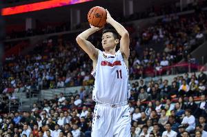 媒体人:周鹏和广东签下1年C类合同 是以一份薪资较低的合同回归
