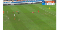0-3落后+少打一人!韦子弦拉倒对手吃到本场第二黄,被罚下场!