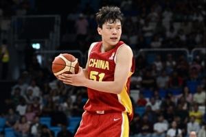 媒体人:能撑起国家队的杨瀚森已经越来越成型了