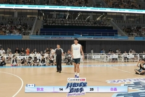 后来居上!白晶首节轰25-2攻击波取得11分领先 连续高难度中投!