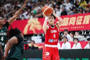 关键绝平上篮+加时锁局跳投!杨舒予13中8 砍下18分3板5助