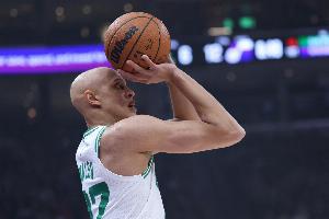 沃尔什:想跟乔治学习中距离急停跳投 之前跟他就这个聊过了