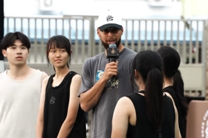 库里to年轻人:人们总说我很多事做不到 但我要确保的是享受过程