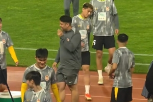 青岛西海岸昨日全员参加训练,全力备战本赛季中超剩余4轮