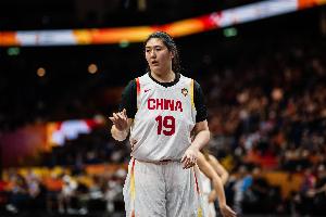高度优势明显!张子宇半场8中6高效砍下12分6板1助1帽