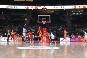 这也能进!中国台北黄铃娟左手抛投三分 压哨也能扔进