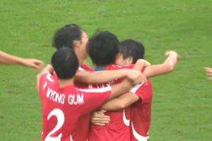 再丢一球!吴海燕解围不远,朝鲜球员低射破门,女足0-2落后朝鲜