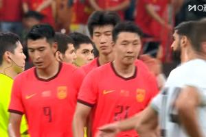 0-5惨败!全场比赛结束,国足众球员表情严肃脸色难看