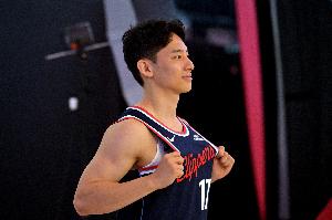 八村塁:河村在有限的时间里完成了自己的工作 我叮嘱他做自己