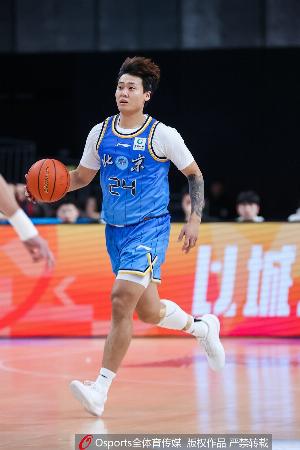 稳健控场!赵睿替补8中4贡献12分2板7助2断1帽