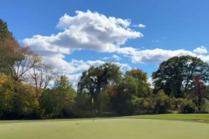 詹姆斯晒高尔夫自拍:没什么比得上拿着球杆走上高尔夫球场的感觉