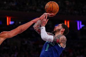 争议动作实锤走步!NBA裁判官方:鲍尔收球后走了4步 明显违例!