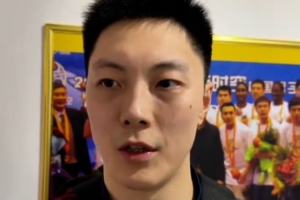 胡明轩:膝盖有一个劳损的情况 在积极调整