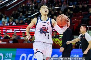 邱彪:高诗岩昨天参加了全场对抗 相信他会很快回到场上