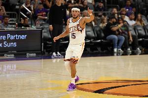 火力有谱!布克首节出战9分钟 9中5贡献10分1板1助